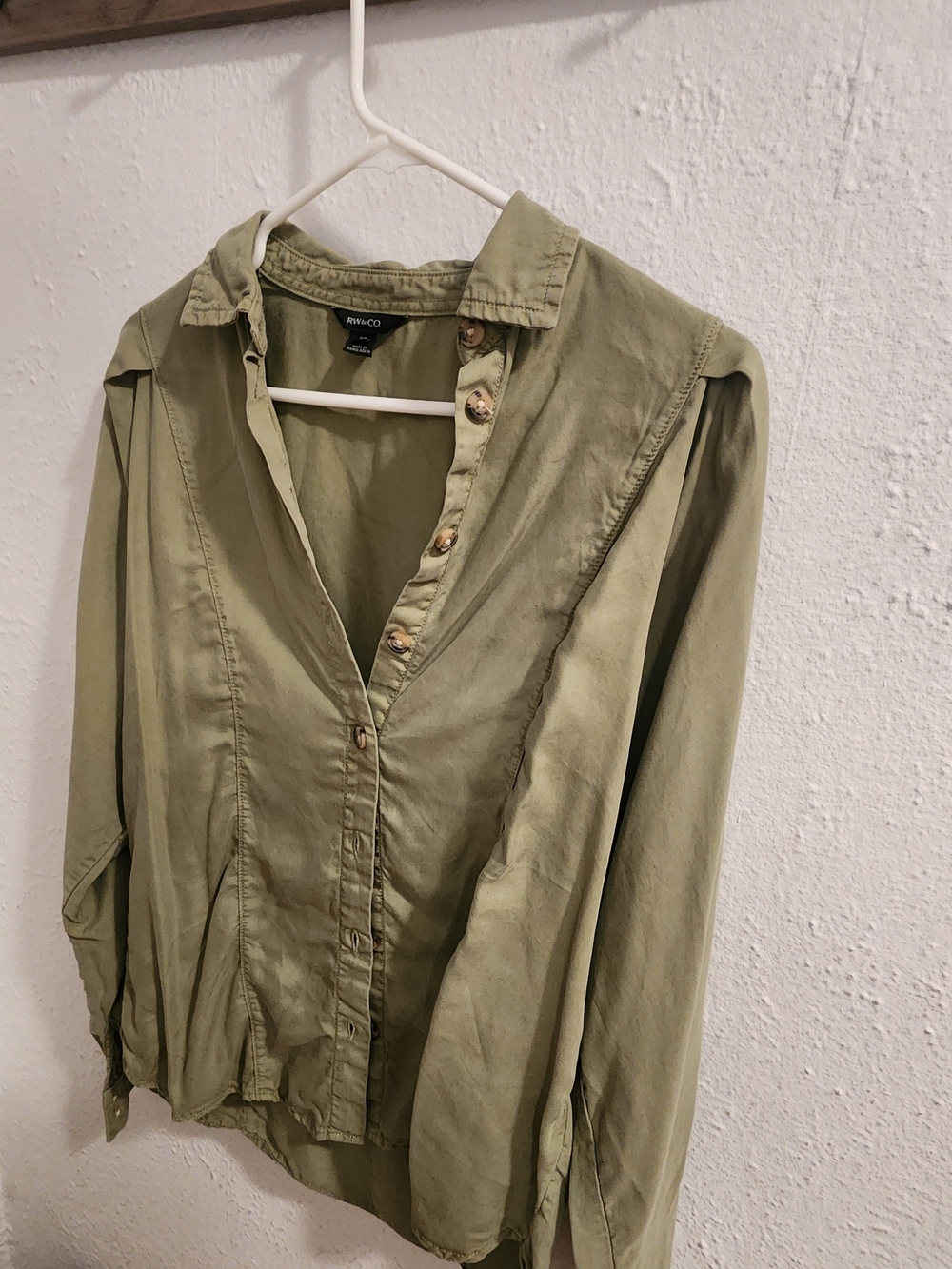 RW&CO Olive Dolman/Batwing Relaxed Sleeve Button-Down- Tencel/Lyocell - Small - Picture 7 of 8